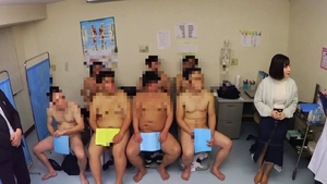 Fingering accompanied by asian babe